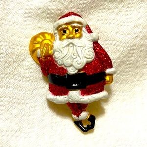 VINTAGE AJC WORKING MUSICAL SANTA CLAUS ENAMEL & GLITTER SPARKLING BROOCH.